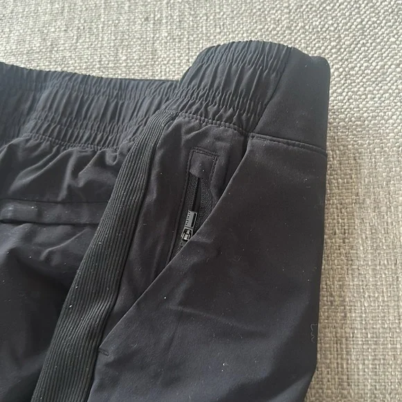 Black Athleta women’s lined joggers - Picture 3 of 3
